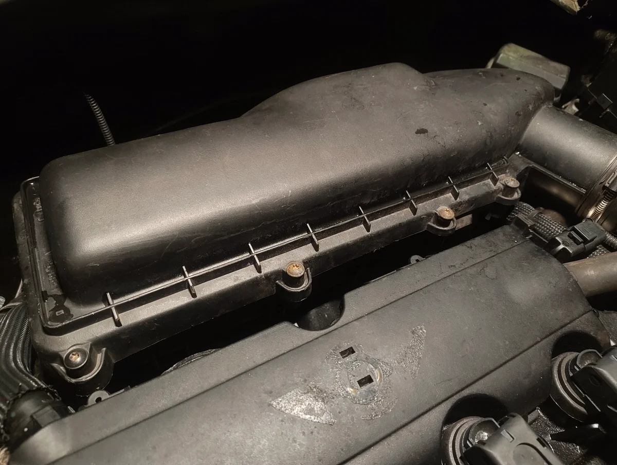 Air filter housing cover