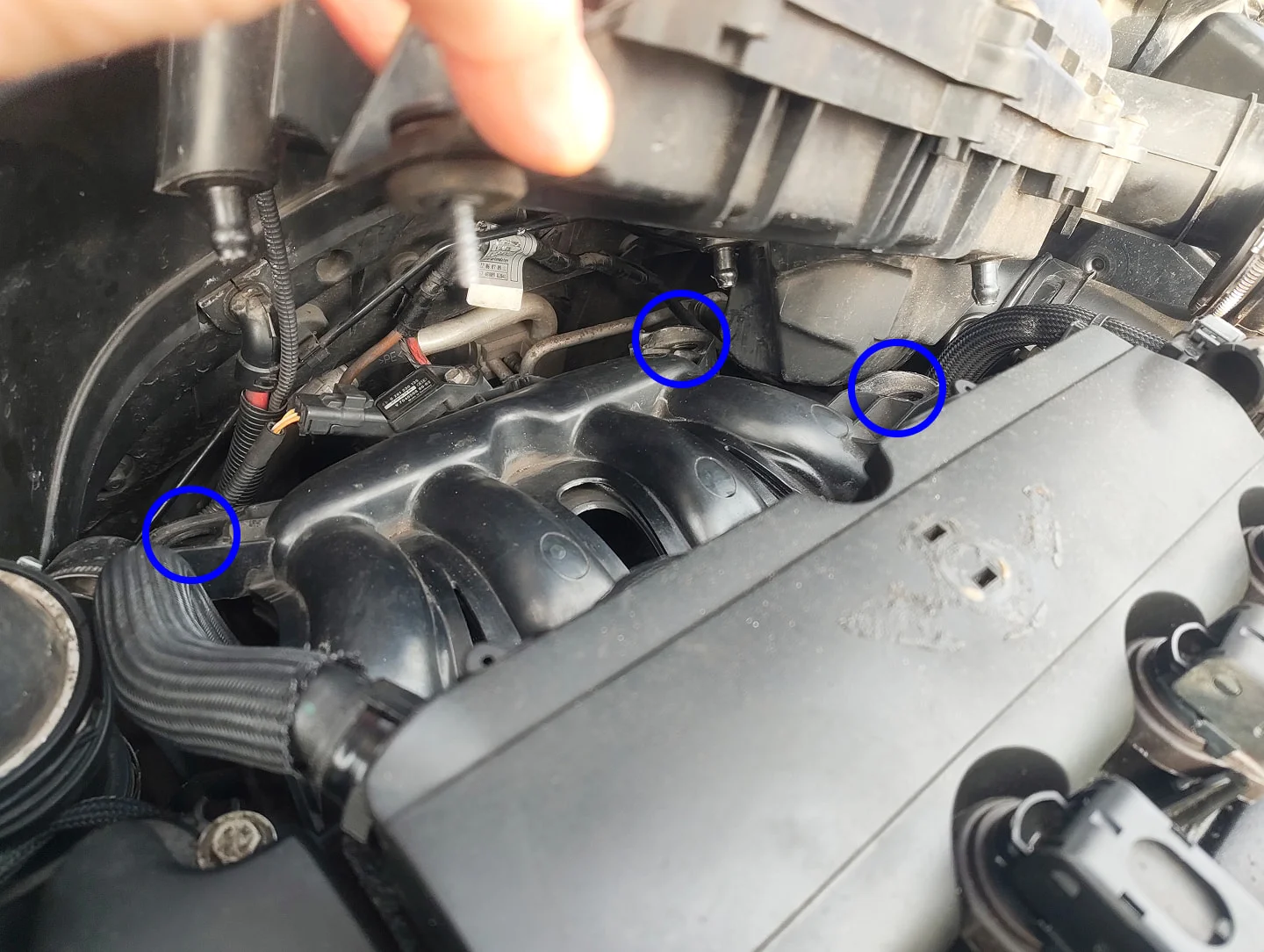 Air filter housing rubber grommets