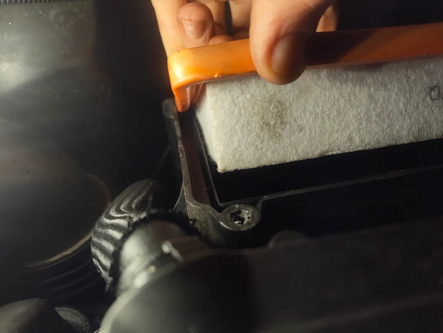 aligning air filter groove