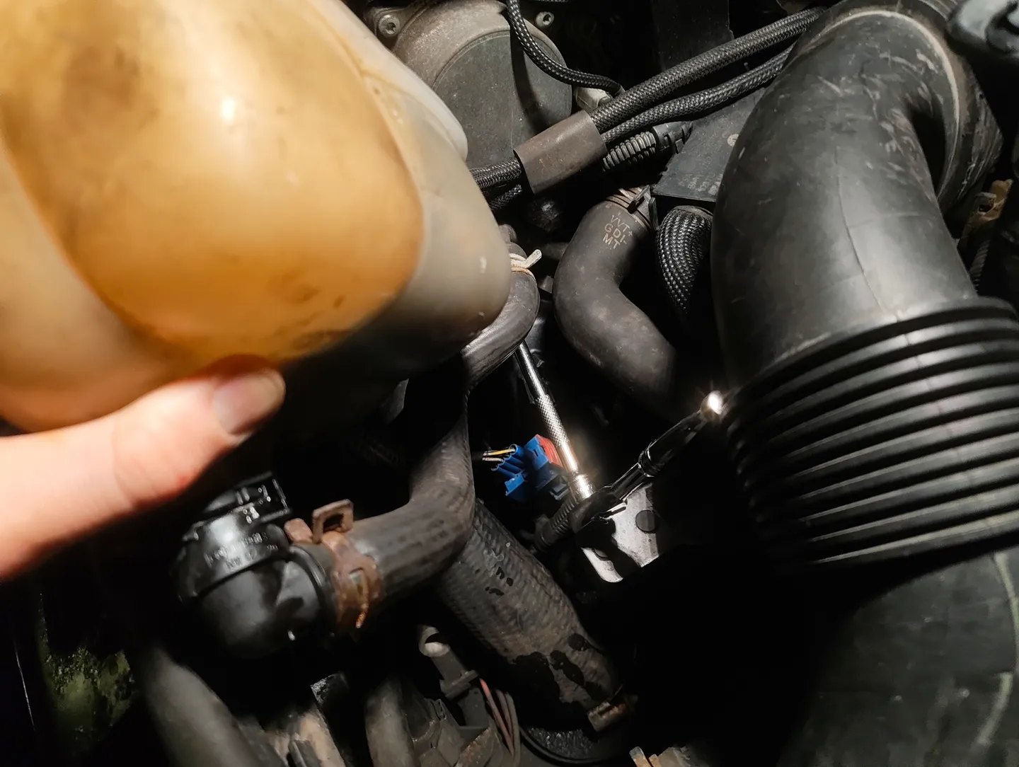 Diverter valve right bolt unscrewing