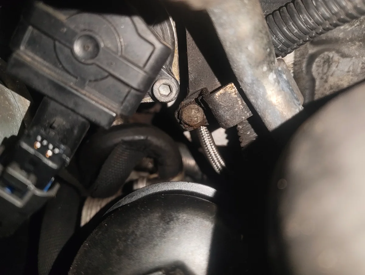 Diverter valve right bolt