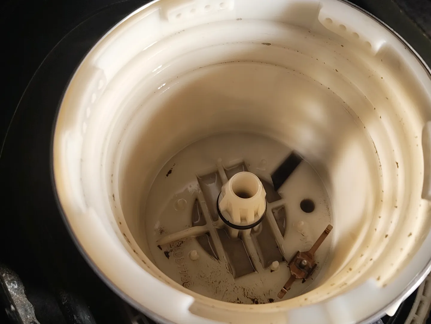 Empty fuel filter housing