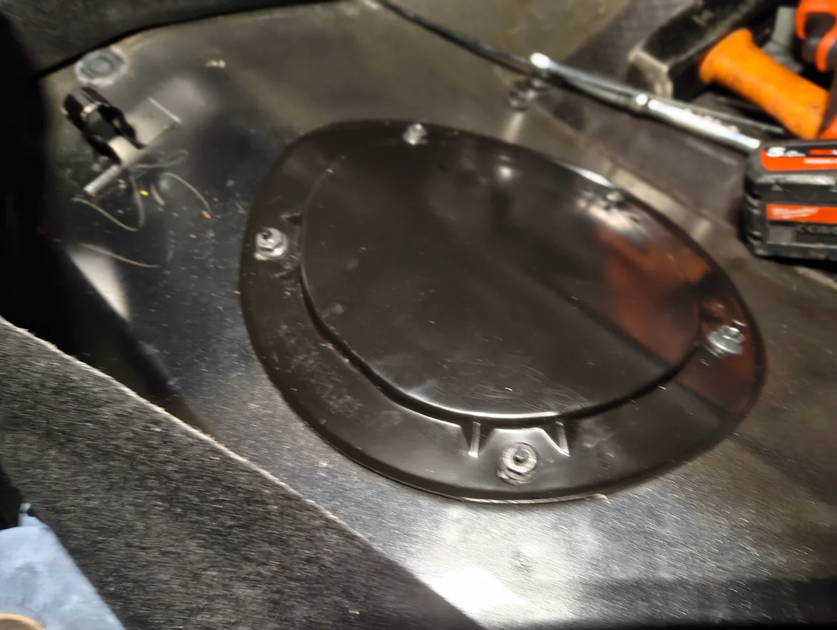Fuel filter entry