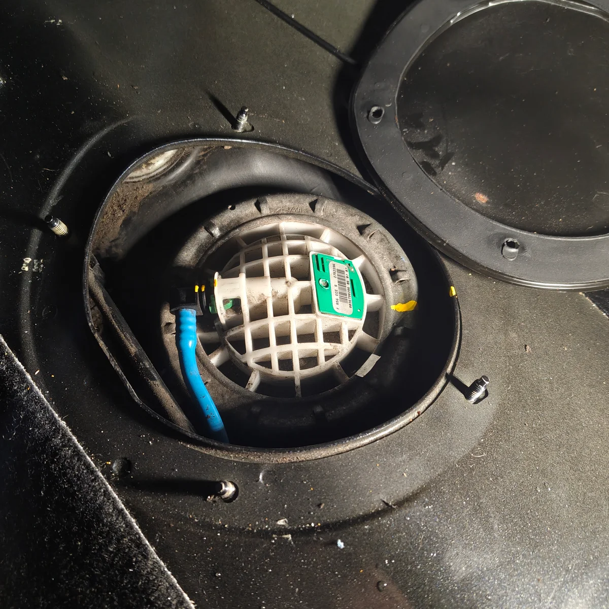 Fuel filter housing