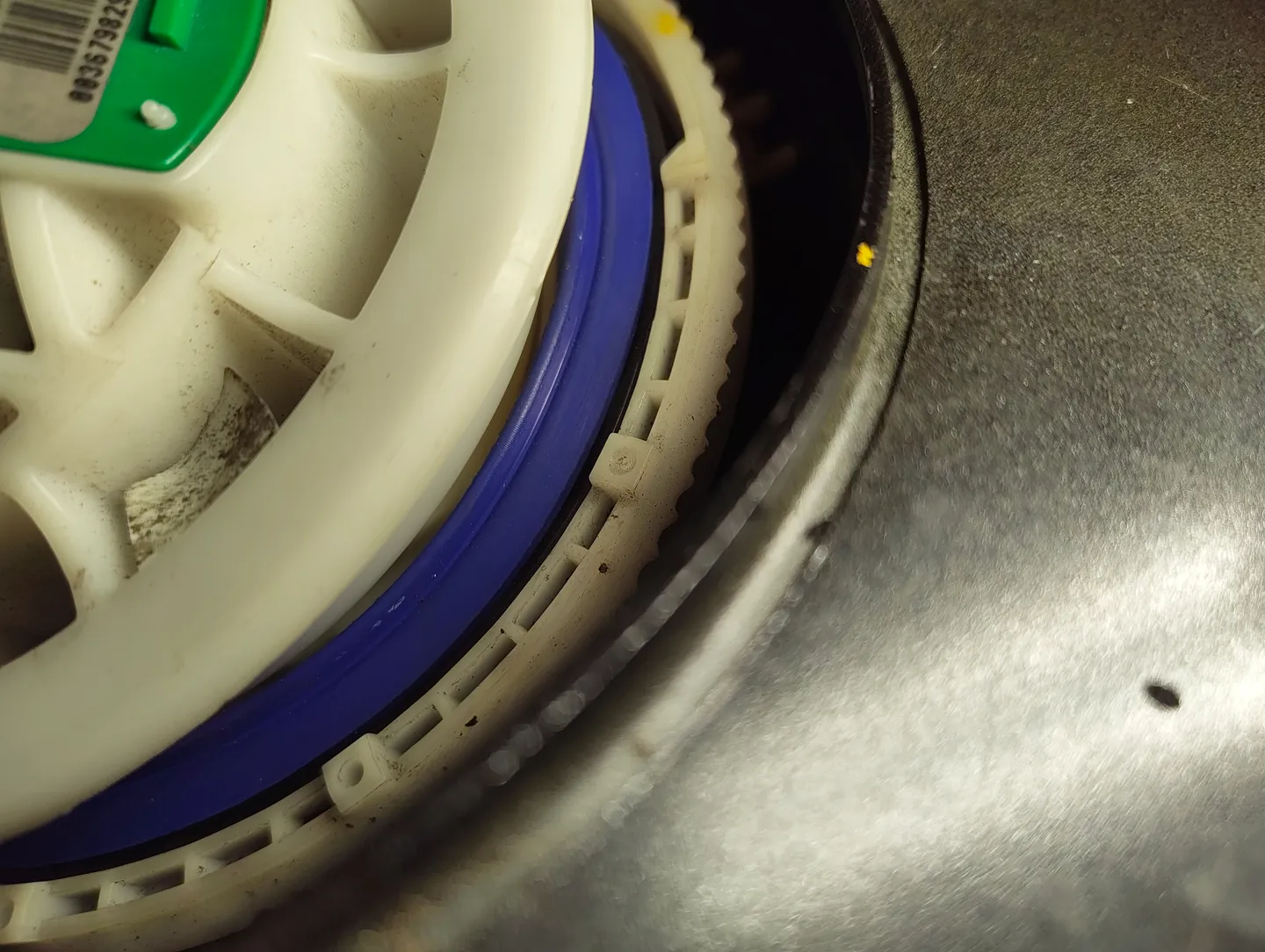 Fuel filter main seal installation