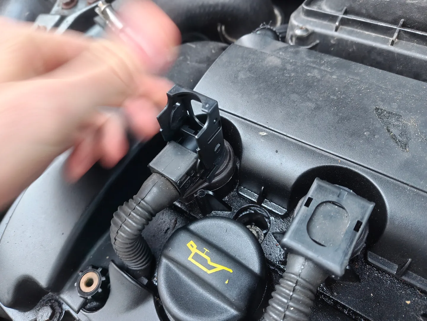 Fully lifted coil fastener