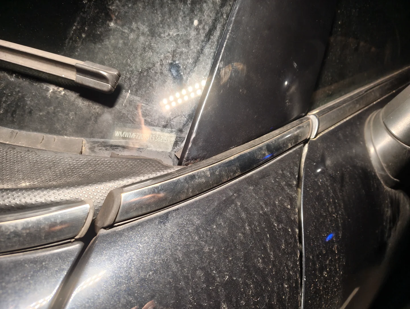 Nearside front wing trim