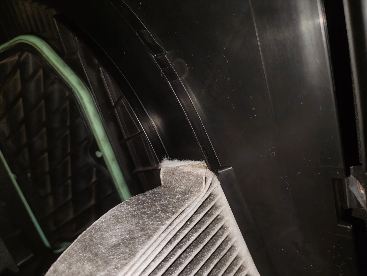 Partially fitted cabin filter