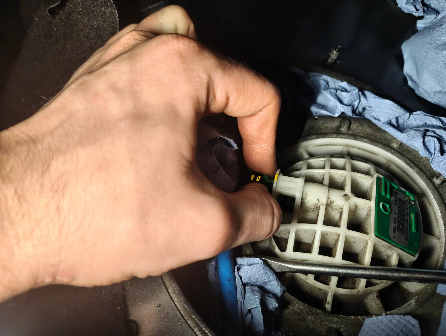 Pinching fuel filter connector