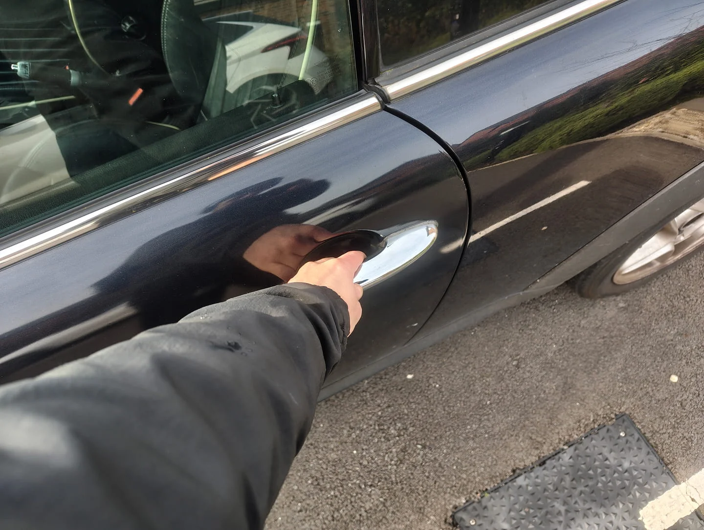 Pulling passenger door handle