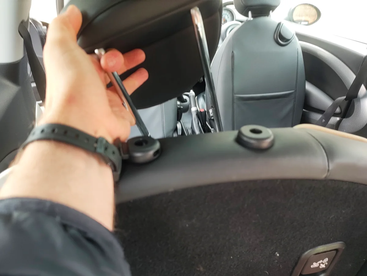 Pulling rear seat head rest out