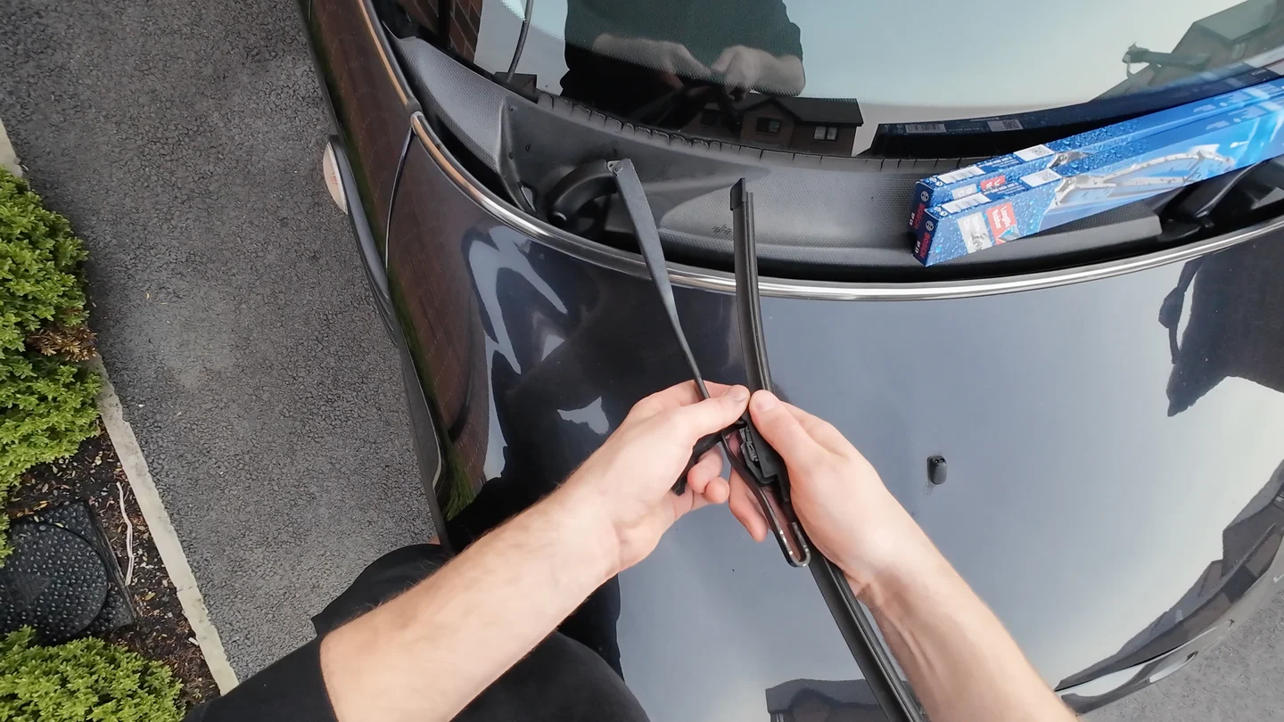 Front wiper blade replacement