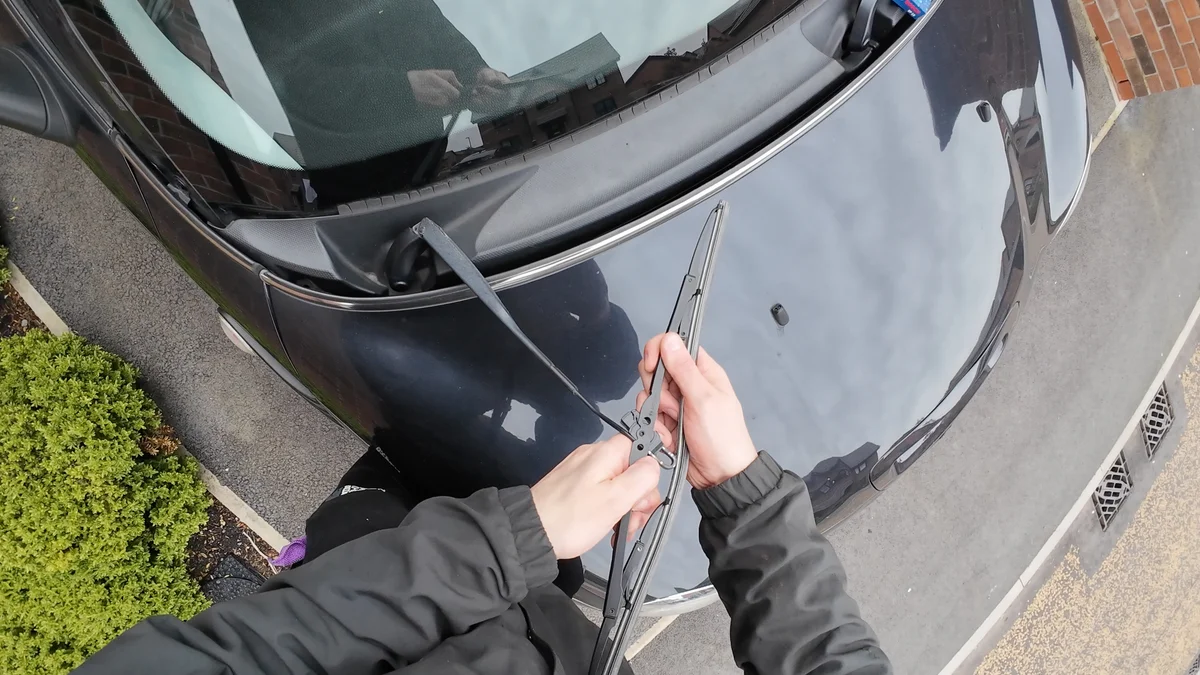 Pushing nineteen inch bosch wiper blade