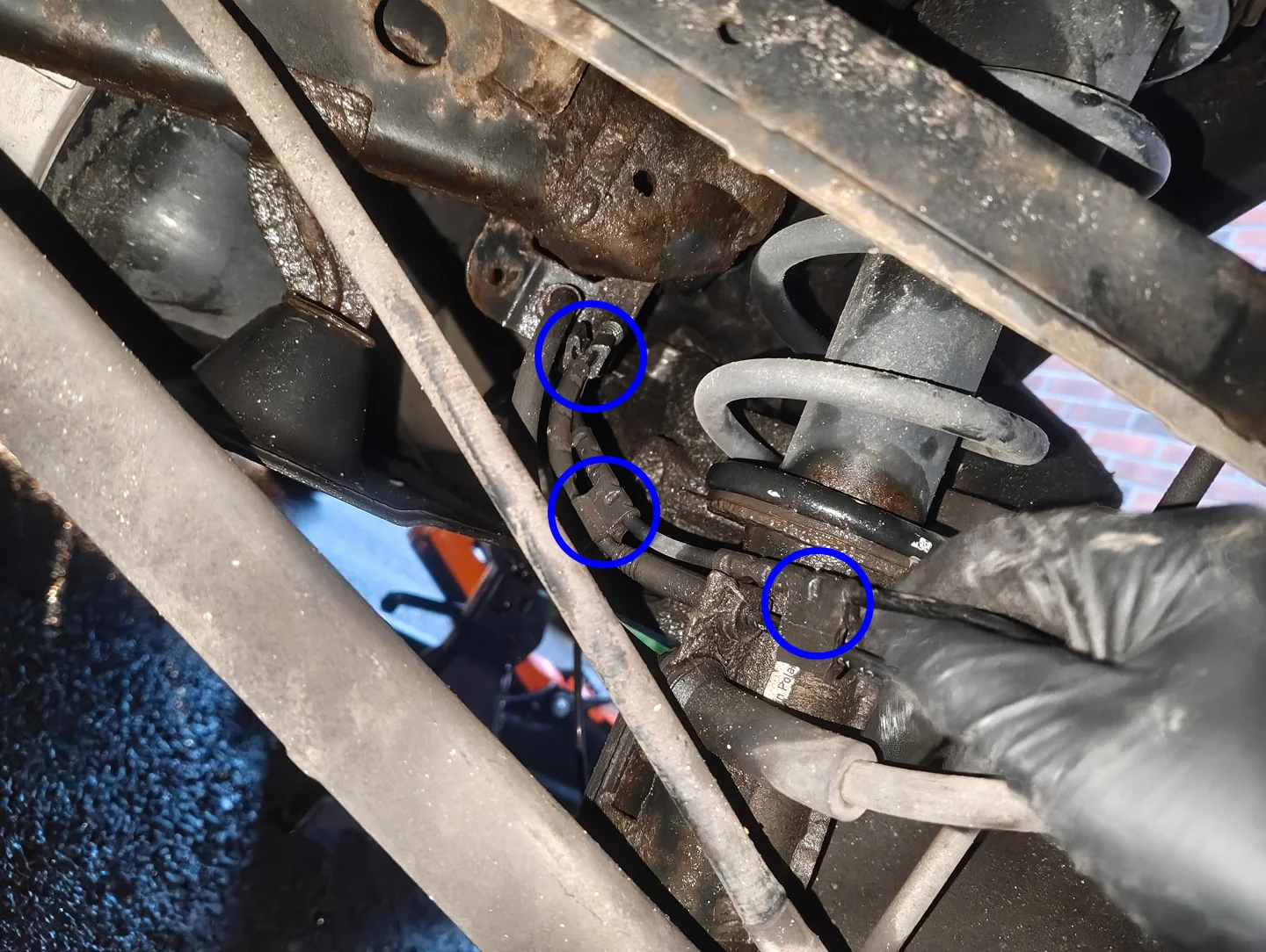 Rear brake pad sensor rubber clips