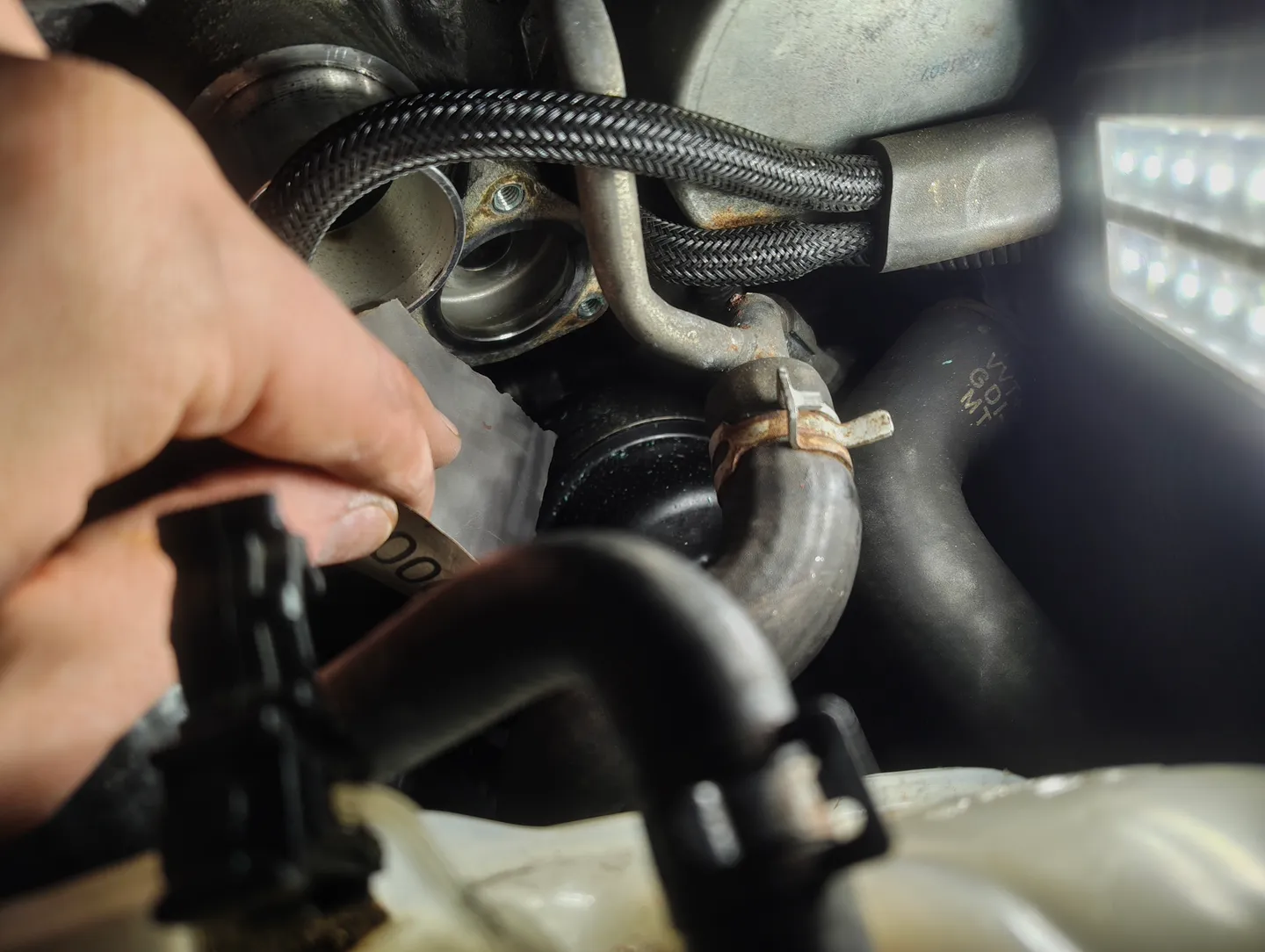 Sanding diverter valve surface