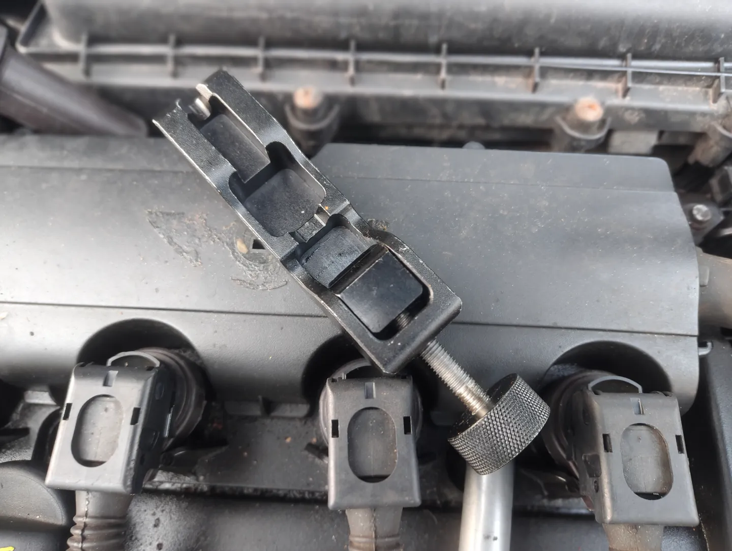 Spark plug gap reduction tool