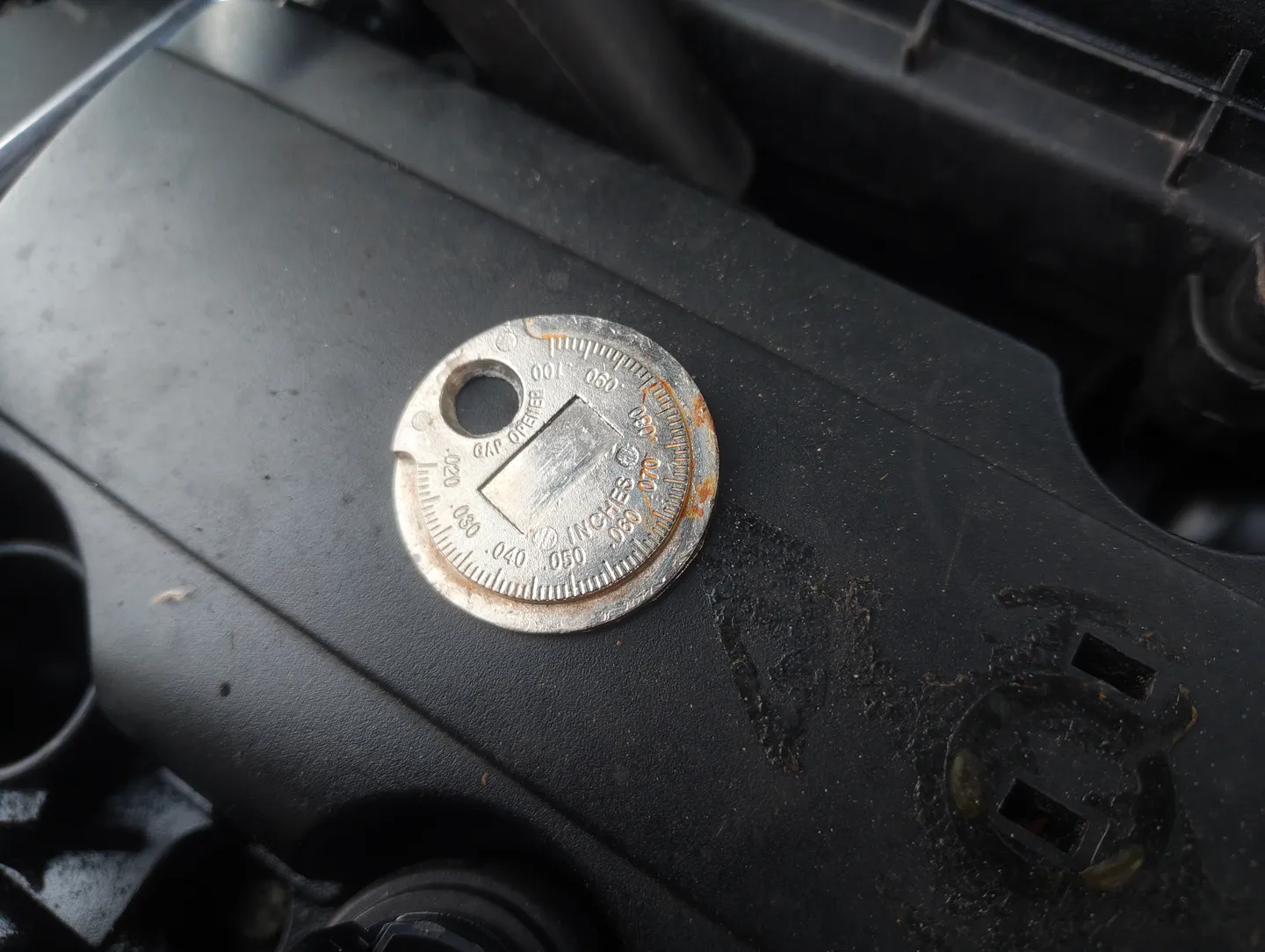 Spark plug gauge tool