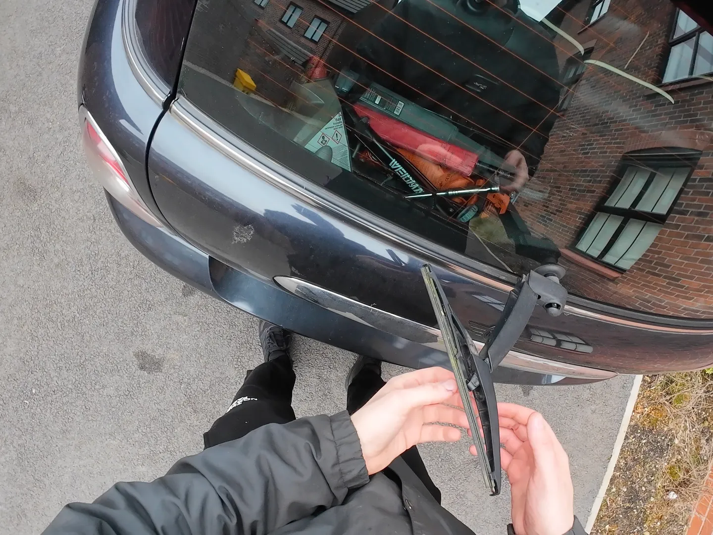 tiltingRearWiperBlade