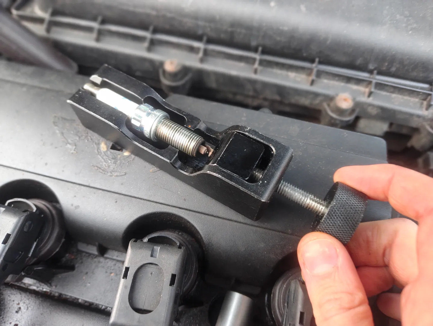 Turning spark plug gap reduction tool