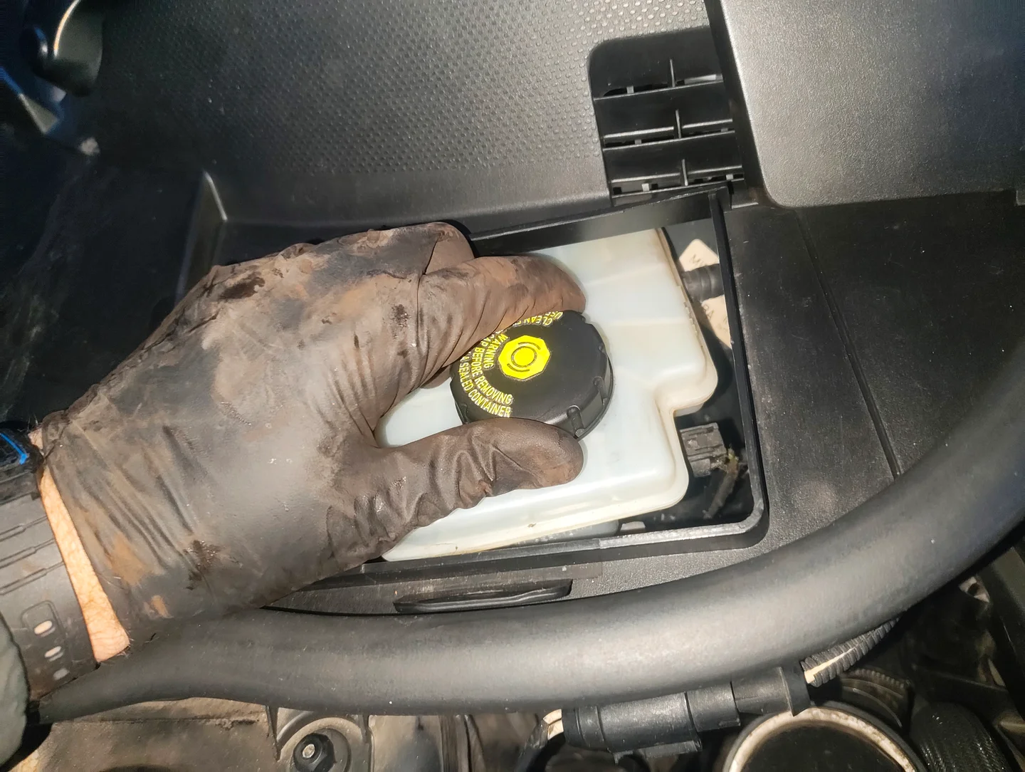 Unscrewing brake reservoir cap