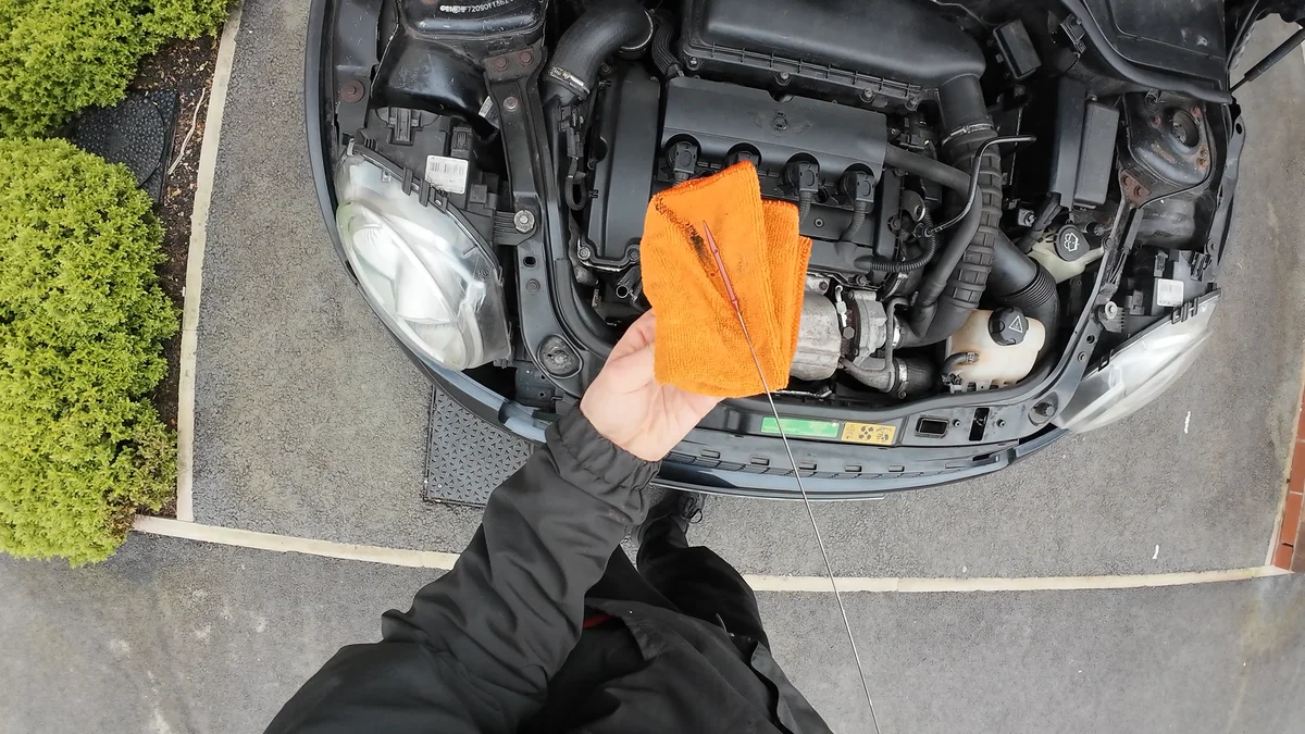 Wiping dipstick