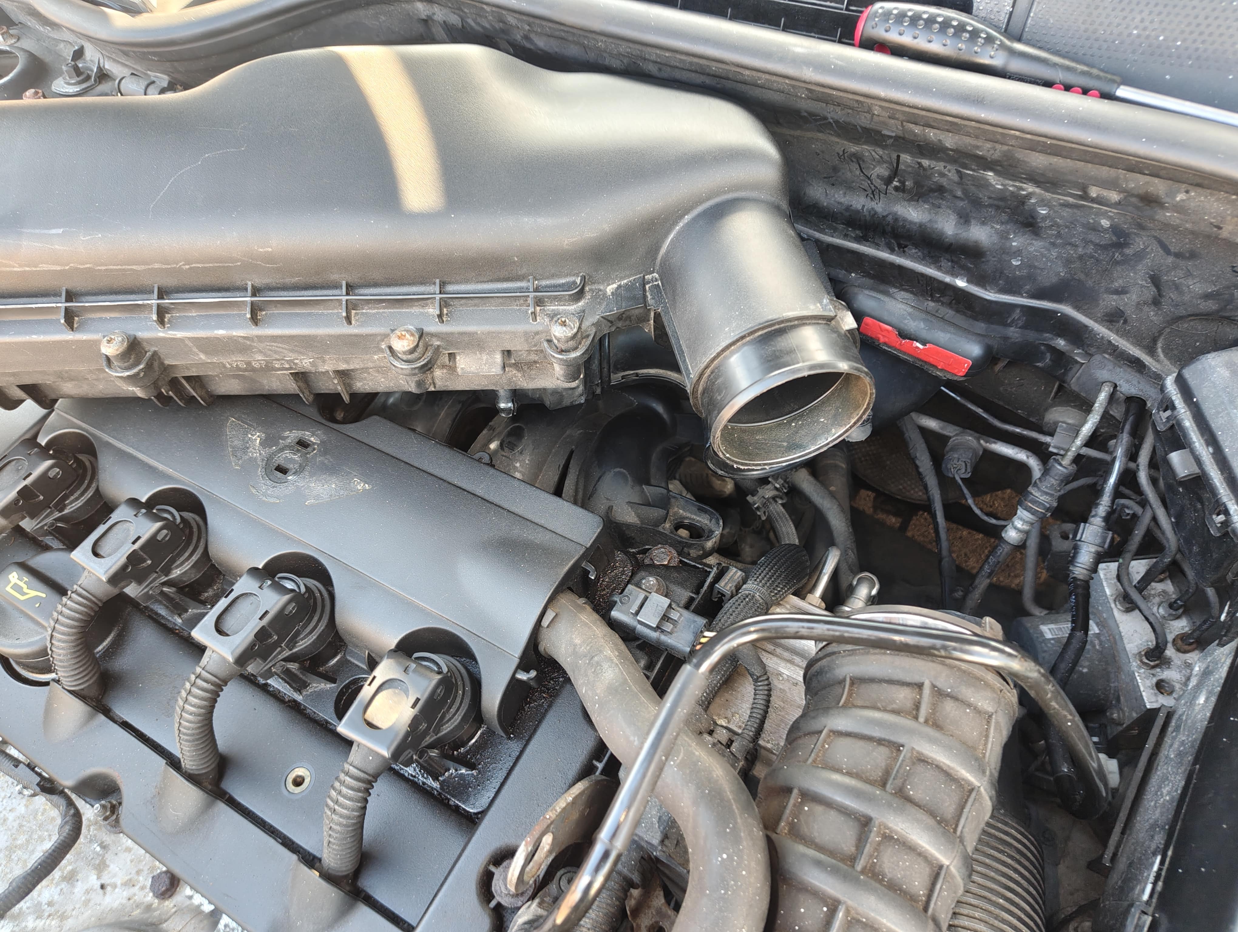 Air filter housing sitting on top of valve cover